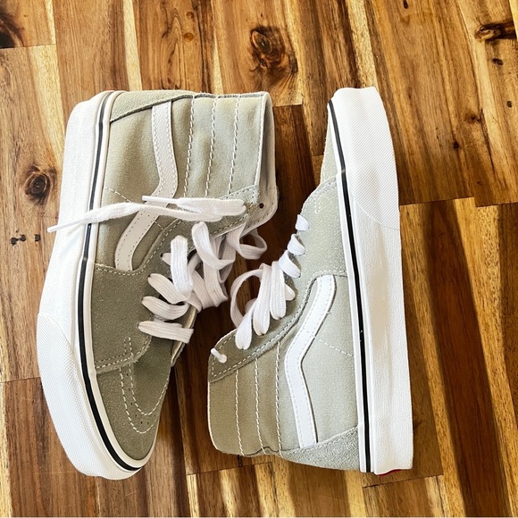 New Vans Sk8 Hi Sneaker - Picture 3 of 4